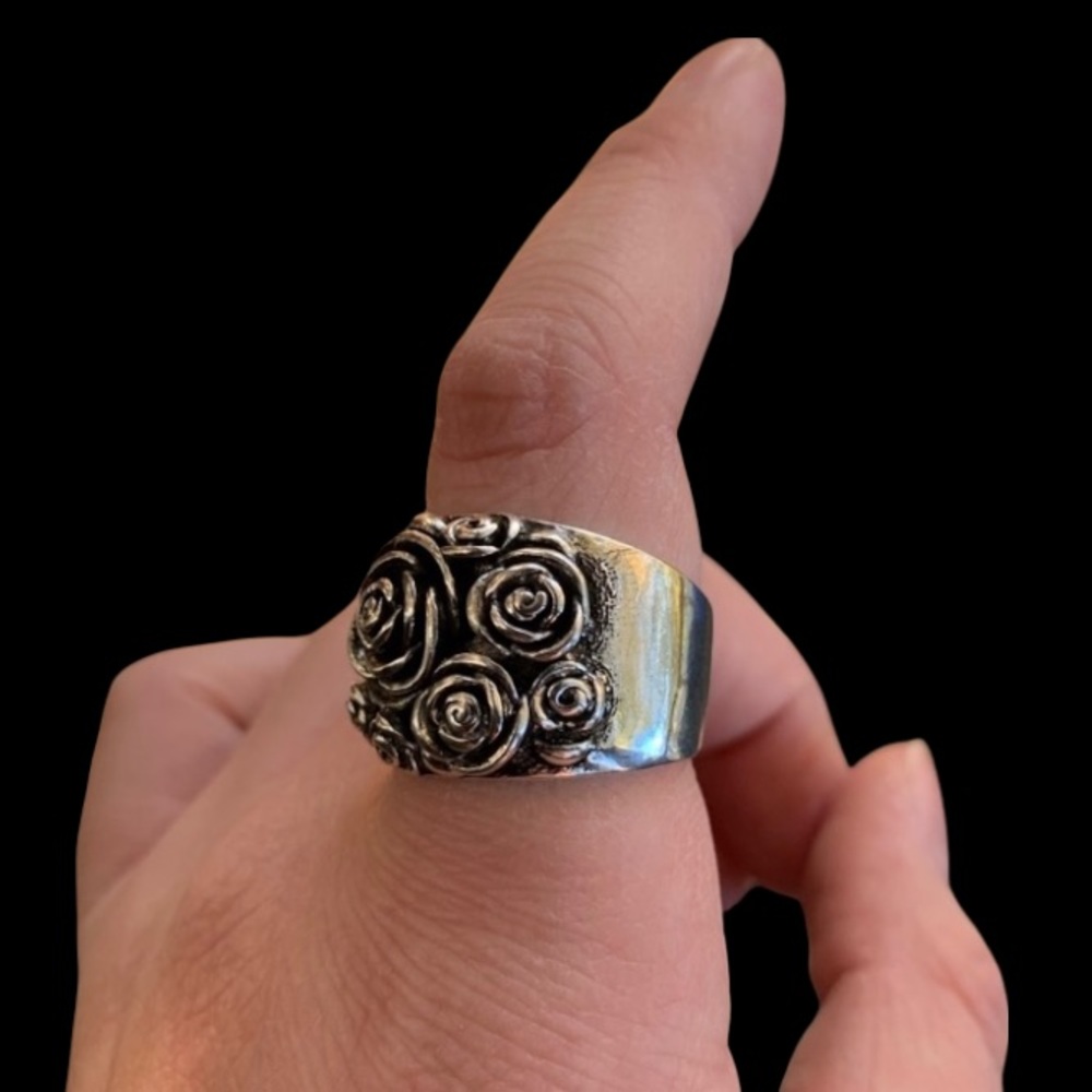 STERLING SILVER FLORAL RING - Picture 8 of 9